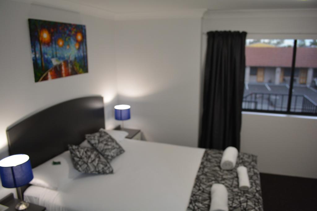 טארי Alabaster Motor Inn מראה חיצוני תמונה