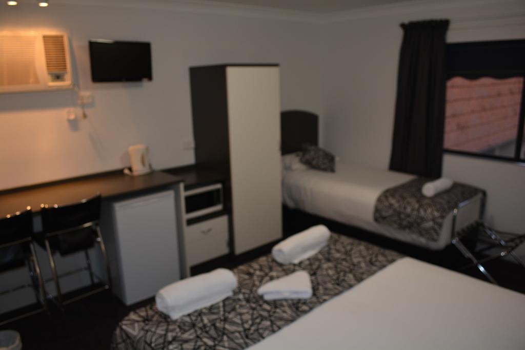 טארי Alabaster Motor Inn מראה חיצוני תמונה