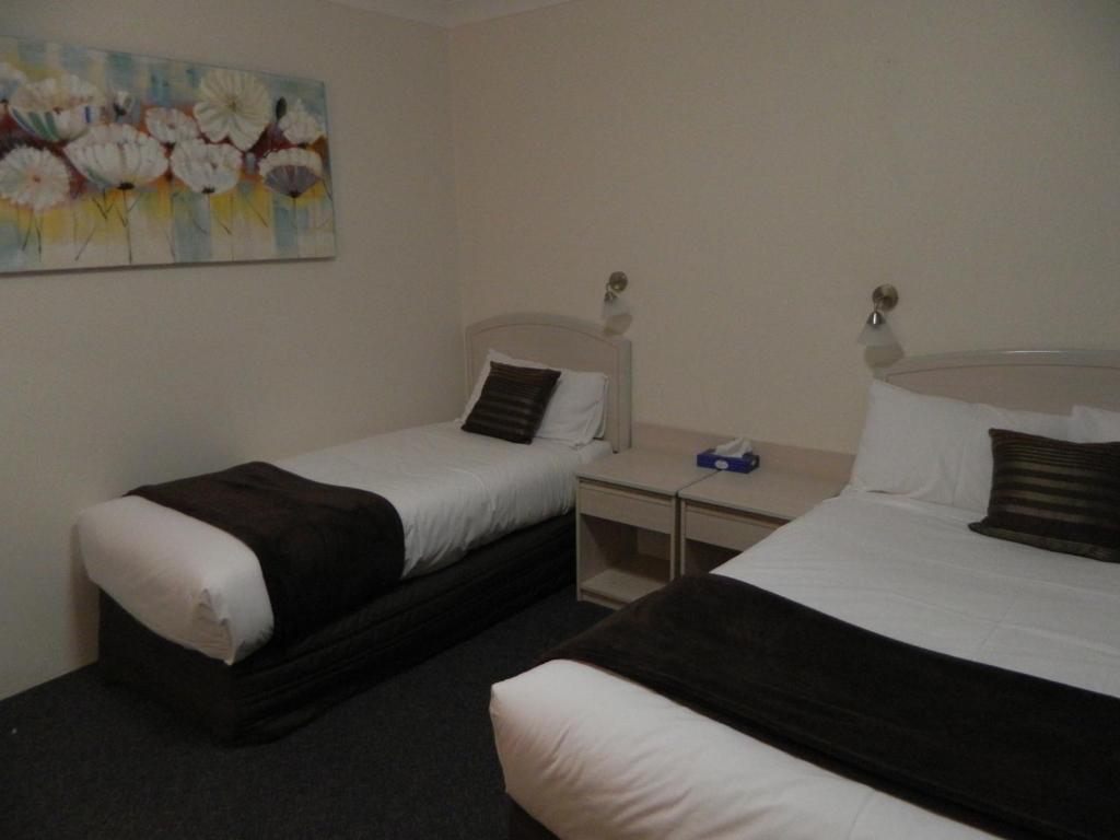 טארי Alabaster Motor Inn מראה חיצוני תמונה