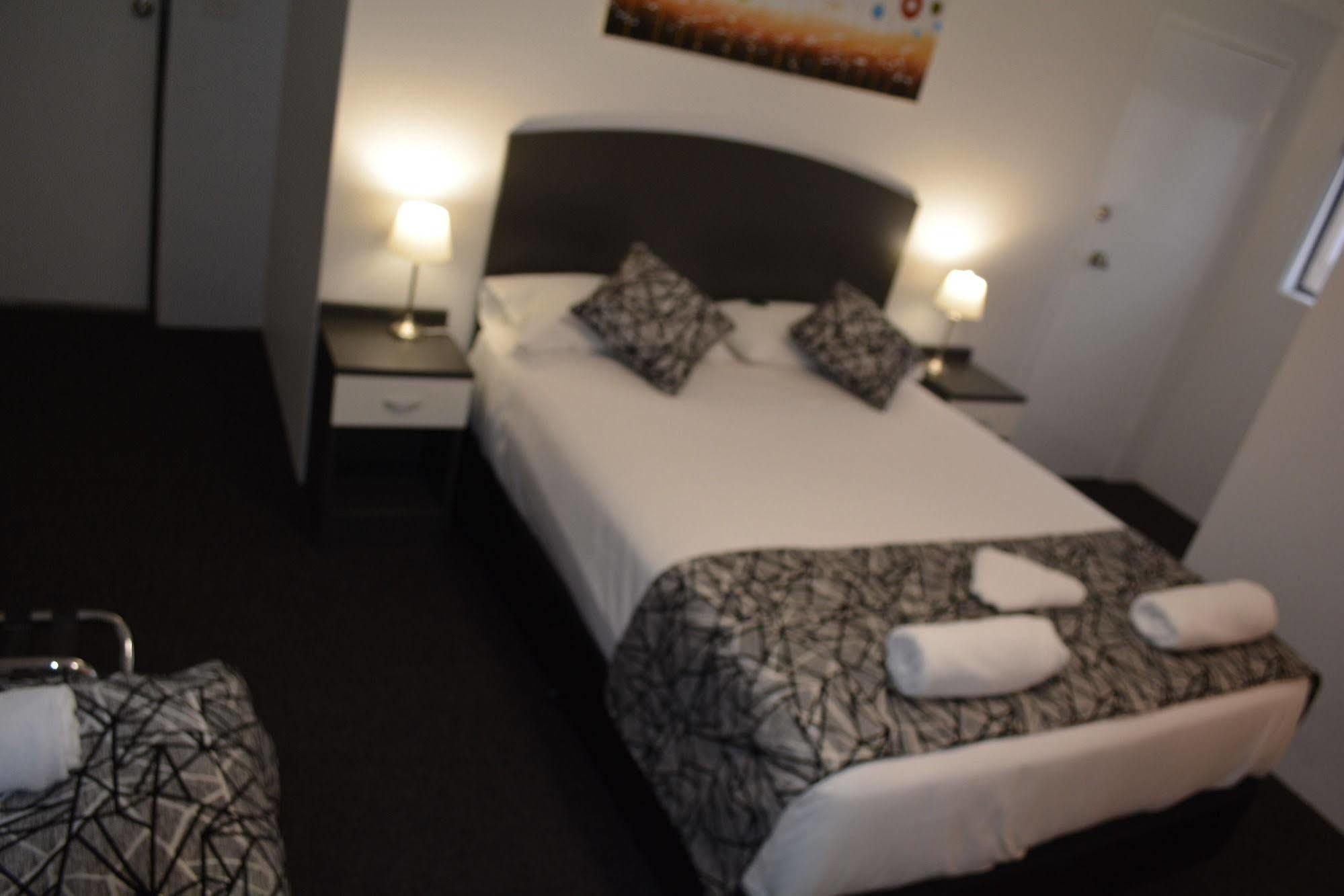 טארי Alabaster Motor Inn מראה חיצוני תמונה