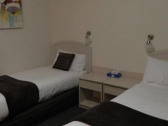 טארי Alabaster Motor Inn מראה חיצוני תמונה