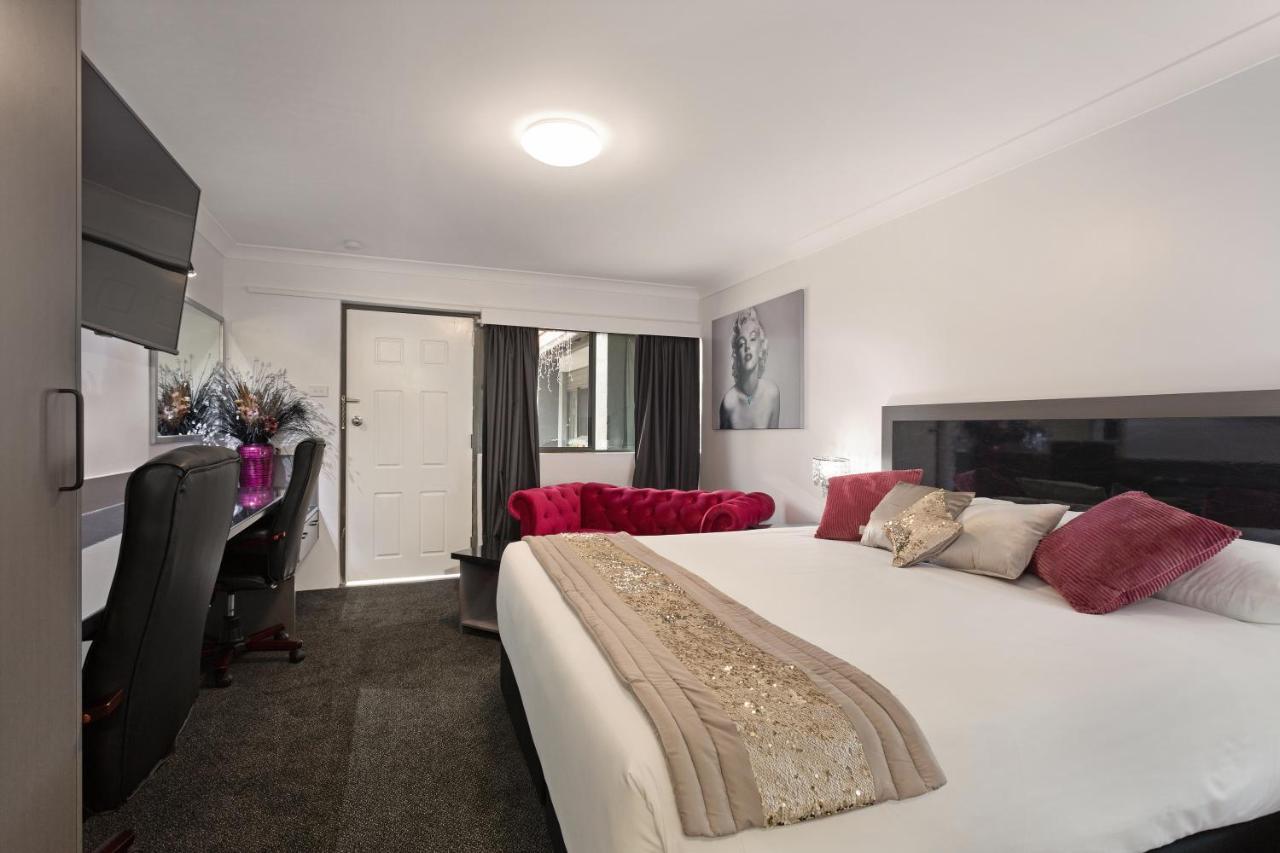 טארי Alabaster Motor Inn מראה חיצוני תמונה