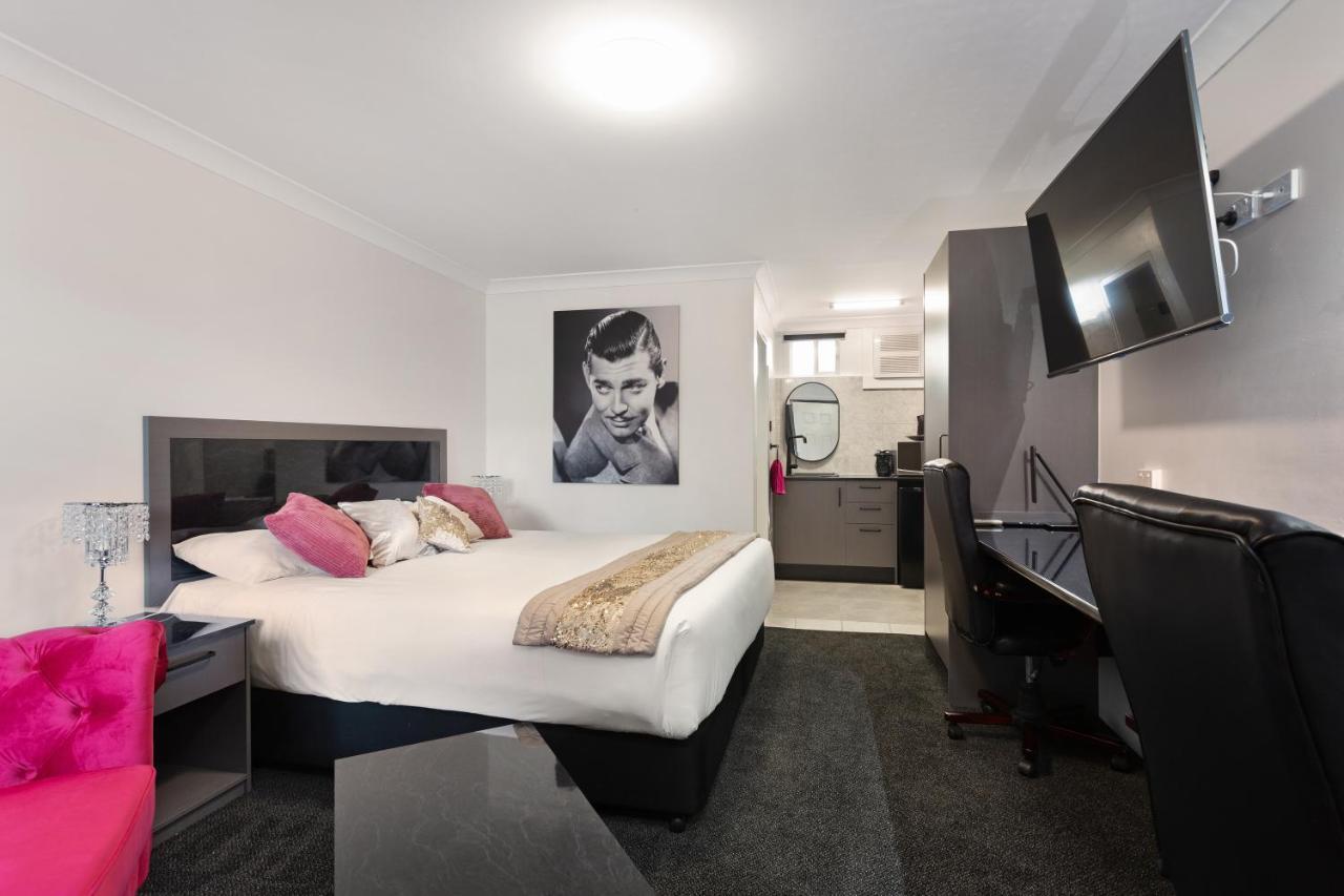 טארי Alabaster Motor Inn מראה חיצוני תמונה